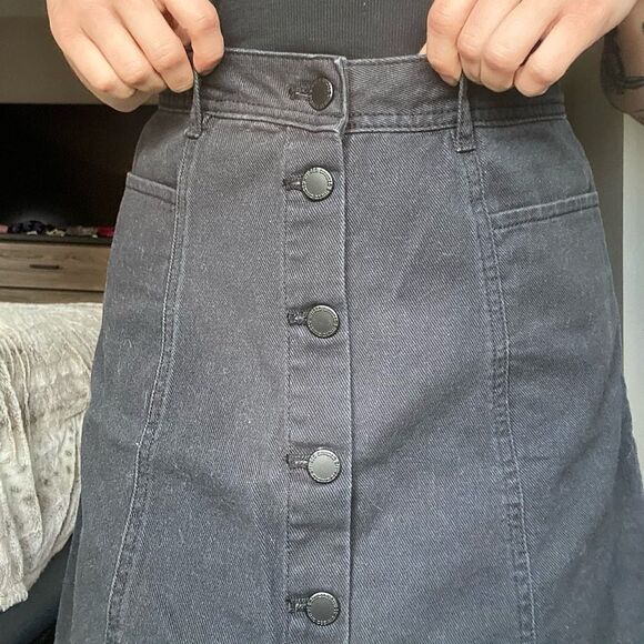 Black Button Down Skirt (2) Divided - Picture 4 of 7